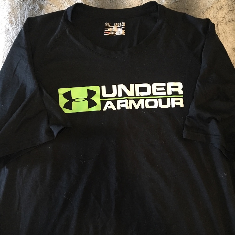 Under Armour T-shirt - Size Large
